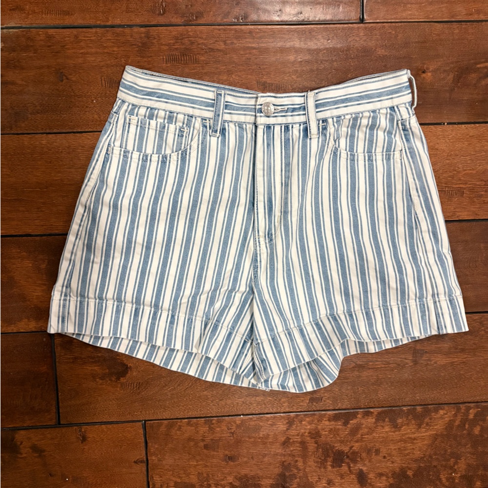 American Eagle Blue/White Striped denim shorts, size 8 (fits like a 6)